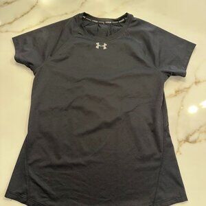 Under Armour black fitted womens t size S